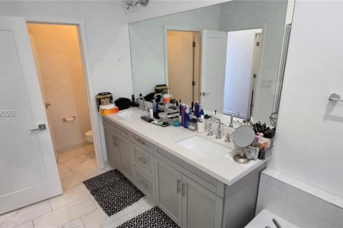 Casa en alquiler en Fort Lauderdale, Florida, 4 dormitorios, 217.76 m2 № 2076572 - foto 29