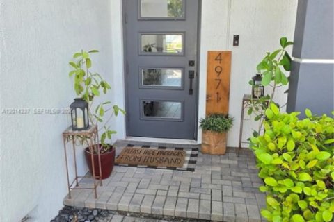 Casa en alquiler en Fort Lauderdale, Florida, 4 dormitorios, 217.76 m2 № 2076572 - foto 5