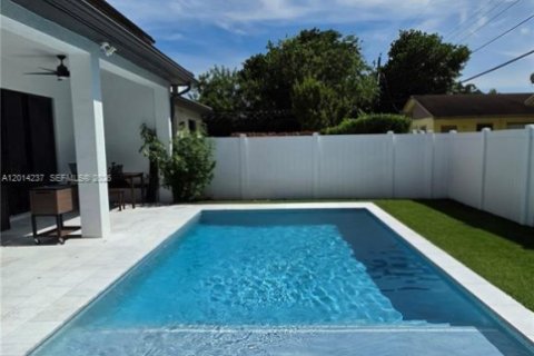 Casa en alquiler en Fort Lauderdale, Florida, 4 dormitorios, 217.76 m2 № 2076572 - foto 14