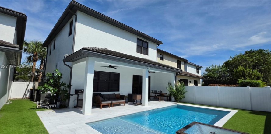 Casa en Fort Lauderdale, Florida 4 dormitorios, 217.76 m2 № 2076572