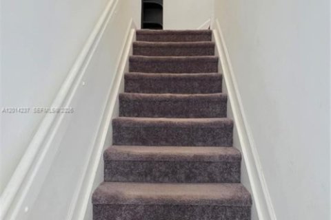 Casa en alquiler en Fort Lauderdale, Florida, 4 dormitorios, 217.76 m2 № 2076572 - foto 25
