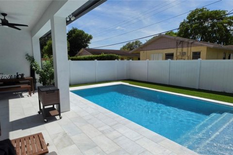 Casa en alquiler en Fort Lauderdale, Florida, 4 dormitorios, 217.76 m2 № 2076572 - foto 17