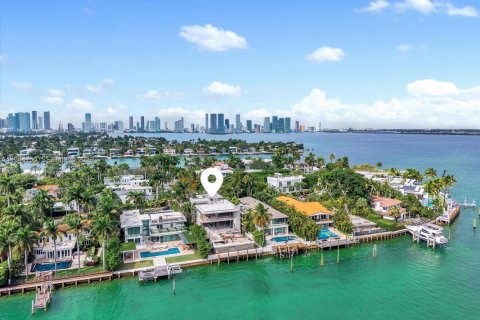 Купить виллу или дом в Майами-Бич, Флорида 5 спален, 376.44м2, № 2019851 - фото 9