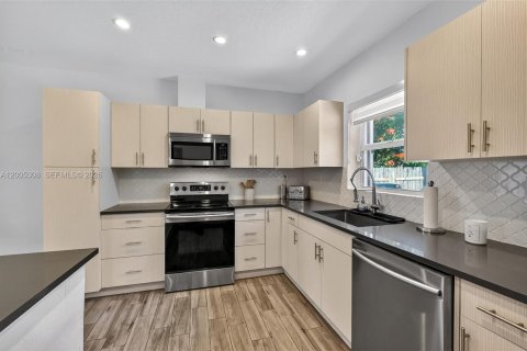 Villa ou maison à vendre à Miami, Floride: 3 chambres, 132.76 m2 № 2071810 - photo 9