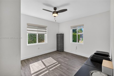 Villa ou maison à vendre à Miami, Floride: 3 chambres, 132.76 m2 № 2071810 - photo 17