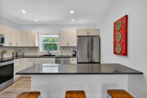 Villa ou maison à vendre à Miami, Floride: 3 chambres, 132.76 m2 № 2071810 - photo 11