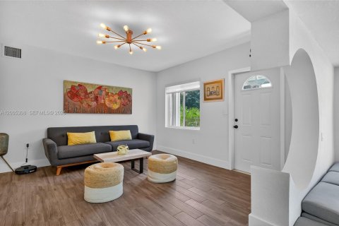 Villa ou maison à vendre à Miami, Floride: 3 chambres, 132.76 m2 № 2071810 - photo 5