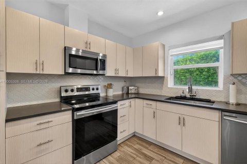 Villa ou maison à vendre à Miami, Floride: 3 chambres, 132.76 m2 № 2071810 - photo 8