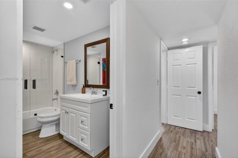 Villa ou maison à vendre à Miami, Floride: 3 chambres, 132.76 m2 № 2071810 - photo 12