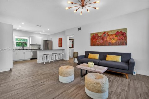 Villa ou maison à vendre à Miami, Floride: 3 chambres, 132.76 m2 № 2071810 - photo 2