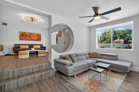 Villa ou maison à Miami, Floride 3 chambres, 132.76 m2 № 2071810