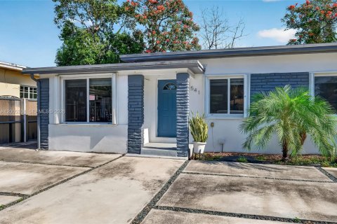 Villa ou maison à vendre à Miami, Floride: 3 chambres, 132.76 m2 № 2071810 - photo 3