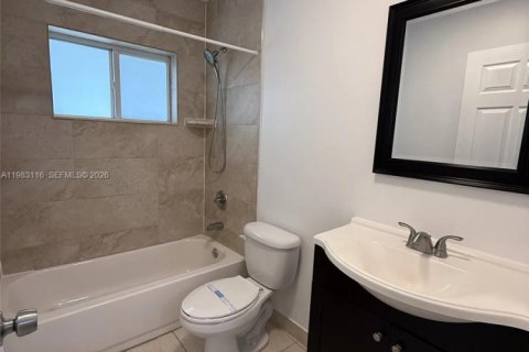 Снять в аренду виллу или дом в Форт-Лодердейл, Флорида 3 спальни, 214.05м2, № 2049906 - фото 6