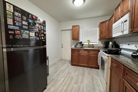 Снять в аренду виллу или дом в Форт-Лодердейл, Флорида 3 спальни, 214.05м2, № 2049906 - фото 5