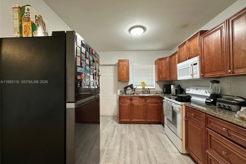 Снять в аренду виллу или дом в Форт-Лодердейл, Флорида 3 спальни, 214.05м2, № 2049906 - фото 2