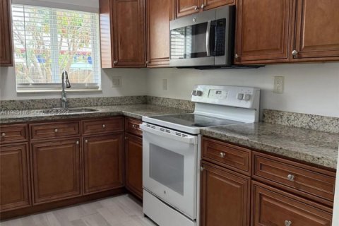 Снять в аренду виллу или дом в Форт-Лодердейл, Флорида 3 спальни, 214.05м2, № 2049906 - фото 4