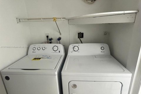 Adosado en venta en Cutler Bay, Florida, 3 dormitorios, 114.18 m2 № 1896197 - foto 16