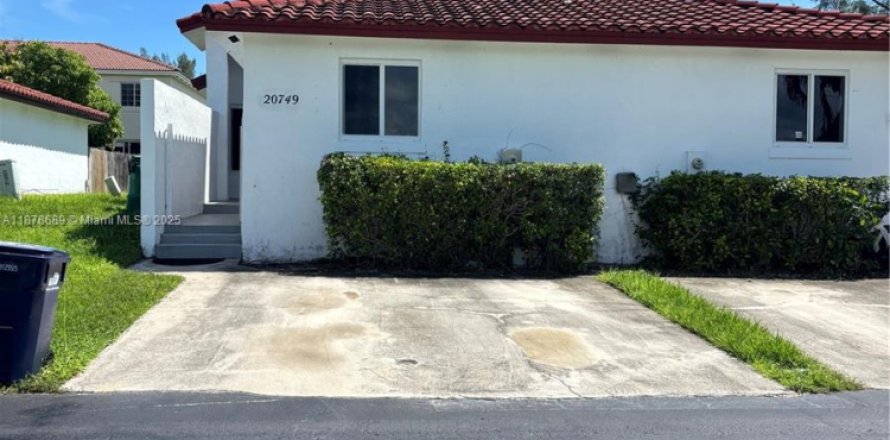 Townhouse in Cutler Bay, Florida 3 bedrooms, 114.18 sq.m. № 1896197