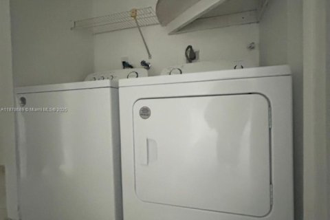 Adosado en venta en Cutler Bay, Florida, 3 dormitorios, 114.18 m2 № 1896197 - foto 17