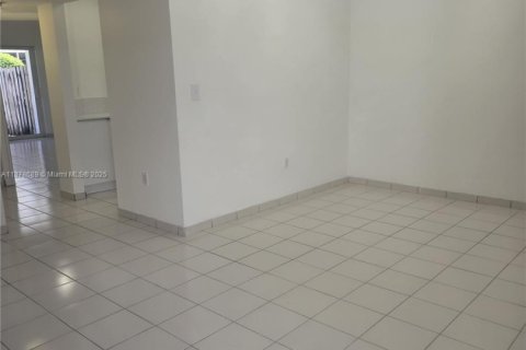 Adosado en venta en Cutler Bay, Florida, 3 dormitorios, 114.18 m2 № 1896197 - foto 6