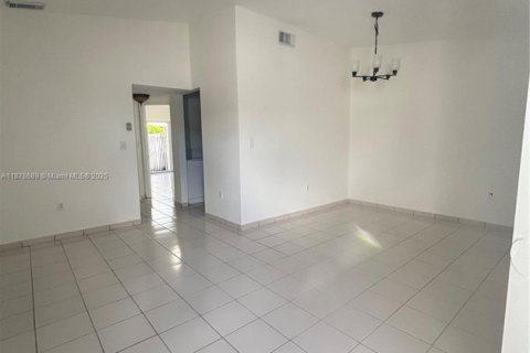 Adosado en venta en Cutler Bay, Florida, 3 dormitorios, 114.18 m2 № 1896197 - foto 4