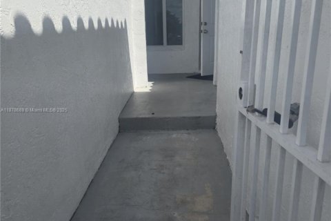 Adosado en venta en Cutler Bay, Florida, 3 dormitorios, 114.18 m2 № 1896197 - foto 3