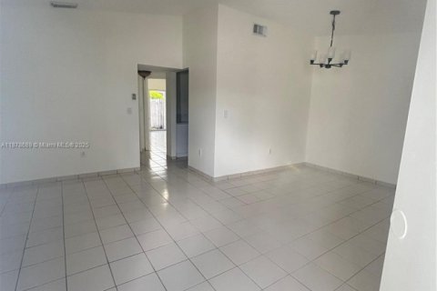 Adosado en venta en Cutler Bay, Florida, 3 dormitorios, 114.18 m2 № 1896197 - foto 5