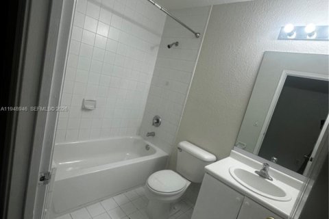 Снять в аренду таунхаус в Хомстед, Флорида 4 спальни, 132.2м2, № 2004719 - фото 24