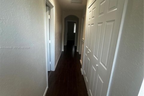 Снять в аренду таунхаус в Хомстед, Флорида 4 спальни, 132.2м2, № 2004719 - фото 20