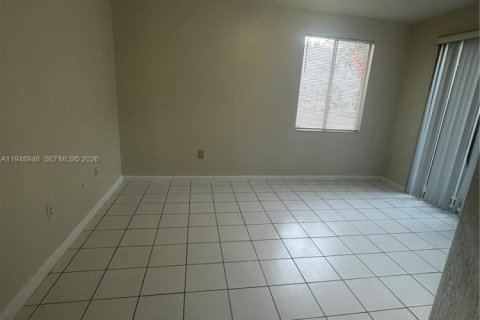 Снять в аренду таунхаус в Хомстед, Флорида 4 спальни, 132.2м2, № 2004719 - фото 2