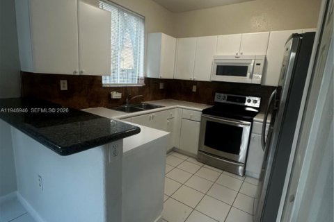 Снять в аренду таунхаус в Хомстед, Флорида 4 спальни, 132.2м2, № 2004719 - фото 9