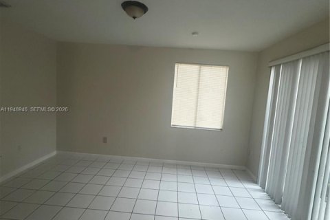 Снять в аренду таунхаус в Хомстед, Флорида 4 спальни, 132.2м2, № 2004719 - фото 8