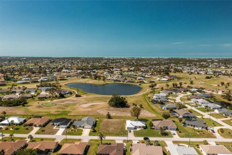 Terreno en venta en Rotonda, Florida № 1724437 - foto 1