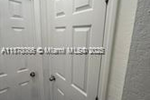 Apartamento en alquiler en Fort Lauderdale, Florida, 1 dormitorio, 236.25 m2 № 1897035 - foto 8