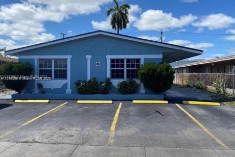 Apartamento en alquiler en Fort Lauderdale, Florida, 1 dormitorio, 236.25 m2 № 1897035 - foto 1