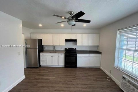 Apartamento en alquiler en Fort Lauderdale, Florida, 1 dormitorio, 236.25 m2 № 1897035 - foto 3
