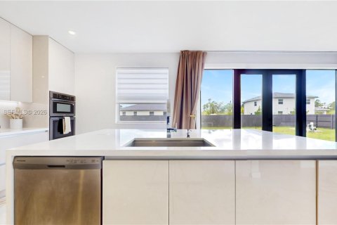 House in Homestead, Florida 5 bedrooms, 321.07 sq.m. № 2063710 - photo 9