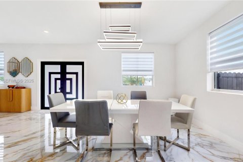 House in Homestead, Florida 5 bedrooms, 321.07 sq.m. № 2063710 - photo 15