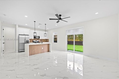 Casa en venta en Lehigh Acres, Florida, 3 dormitorios № 2056016 - foto 28