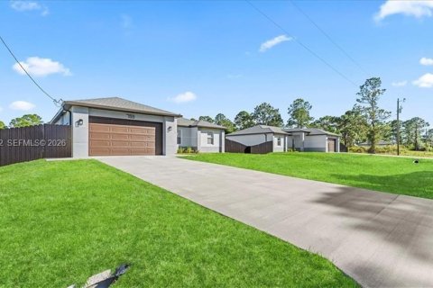 Casa en venta en Lehigh Acres, Florida, 3 dormitorios № 2056016 - foto 4