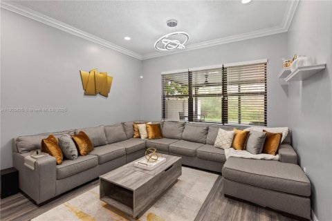 Villa ou maison à vendre à Miramar, Floride: 4 chambres, 193.24 m2 № 1975255 - photo 9