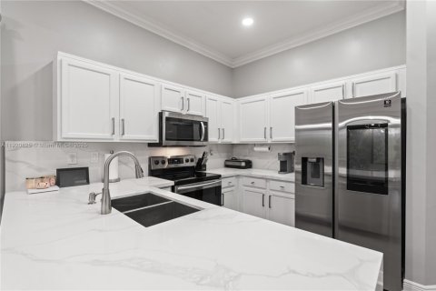 Villa ou maison à vendre à Miramar, Floride: 4 chambres, 193.24 m2 № 1975255 - photo 14