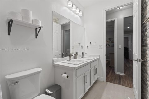 Villa ou maison à vendre à Miramar, Floride: 4 chambres, 193.24 m2 № 1975255 - photo 25