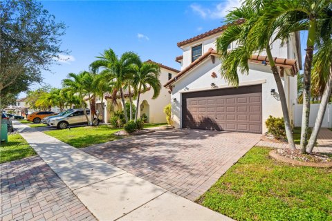 Villa ou maison à vendre à Miramar, Floride: 4 chambres, 193.24 m2 № 1975255 - photo 2