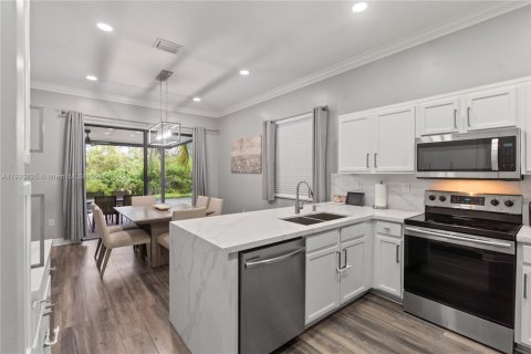 Villa ou maison à vendre à Miramar, Floride: 4 chambres, 193.24 m2 № 1975255 - photo 12