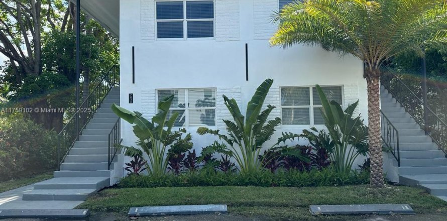 Casa en Miami, Florida 4 dormitorios, 237.83 m2 № 1867501