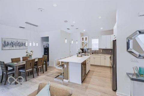 Villa ou maison à vendre à Orlando, Floride: 3 chambres, 194.17 m2 № 2422736 - photo 10