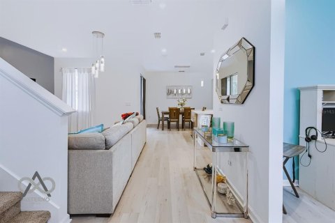 Villa ou maison à vendre à Orlando, Floride: 3 chambres, 194.17 m2 № 2422736 - photo 4