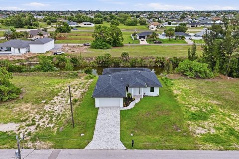 Villa ou maison à vendre à Cape Coral, Floride: 4 chambres, 153.94 m2 № 2398684 - photo 3