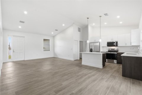 Villa ou maison à vendre à Cape Coral, Floride: 4 chambres, 153.94 m2 № 2398684 - photo 7